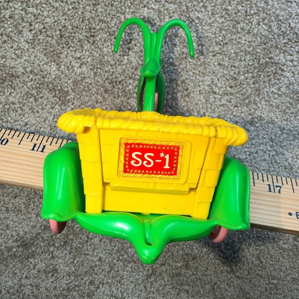 Vintage 1980's BERRY CYCLE Strawberry Shortcake Tricycle Vehicle SS-1